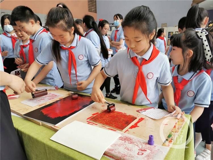 辽宁一银行两小时办4个人业务？ 市民质疑工作人员办事速度，银行回应：业务较复杂正优化